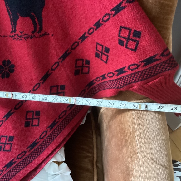 Poncho - Cape by Runa’s Crafts made- Ecuador -Burgundy/merlot  -Llamas-Cowl neck - Picture 9 of 13